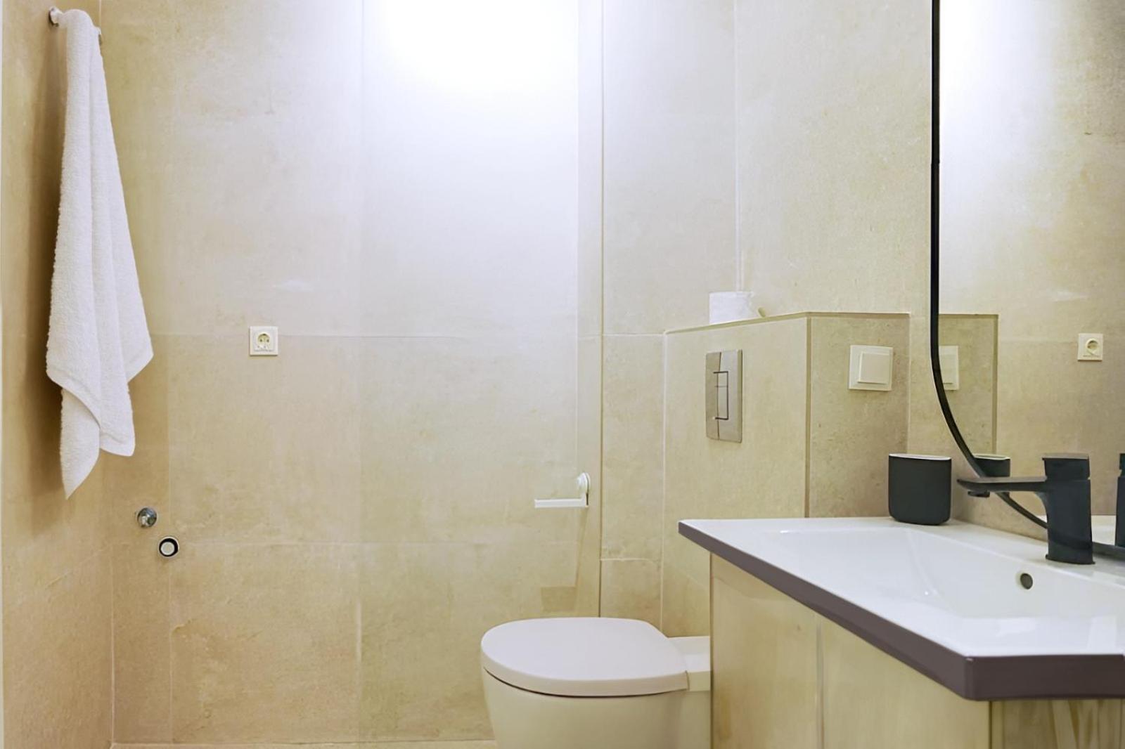 Cozy Flat, 2min To Goodge St Station Londra